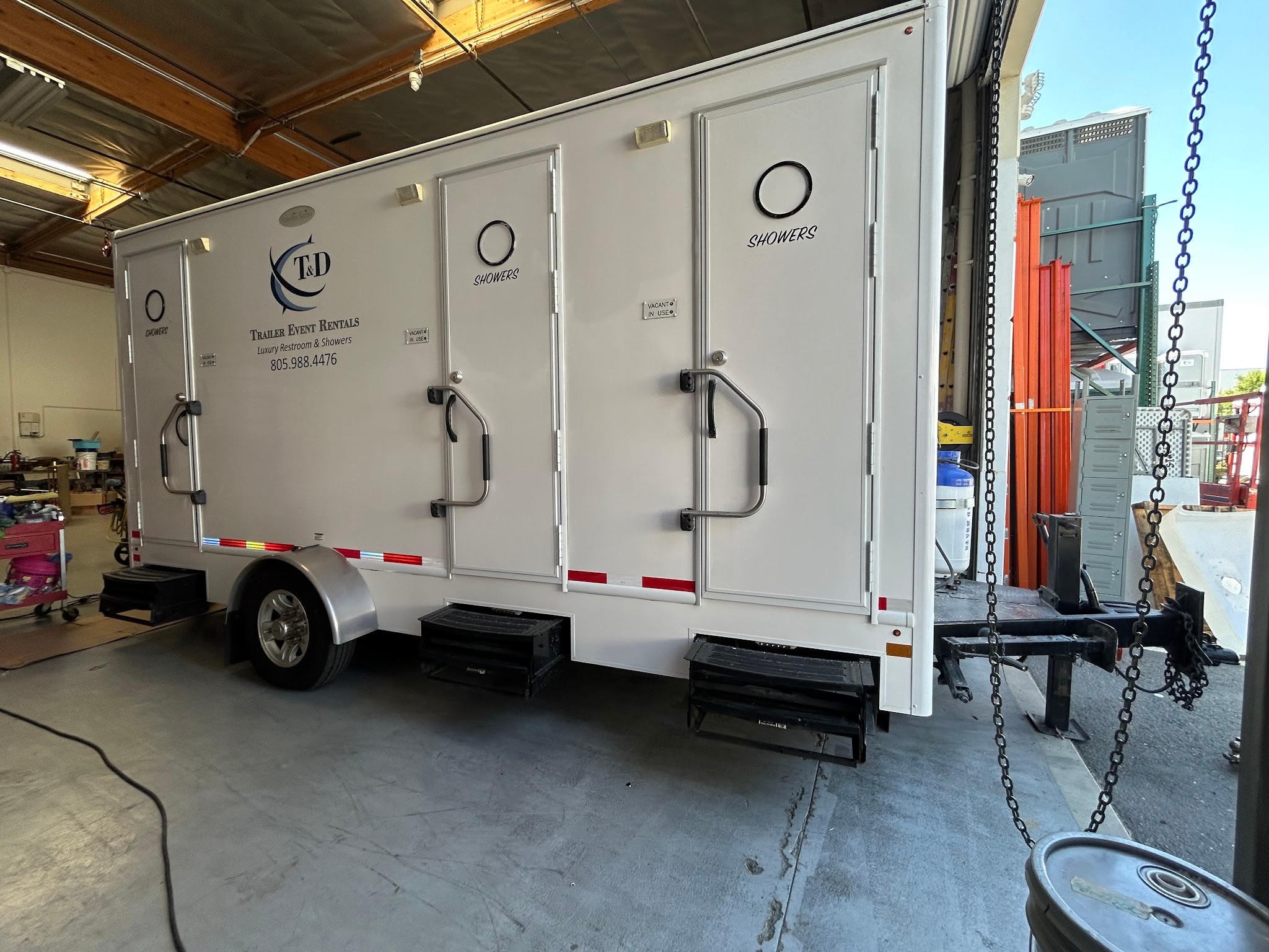 3-stall shower trailer exterior